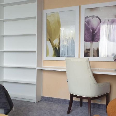 Kvetinovy Apartman A3B V Chomutove Buitenkant foto