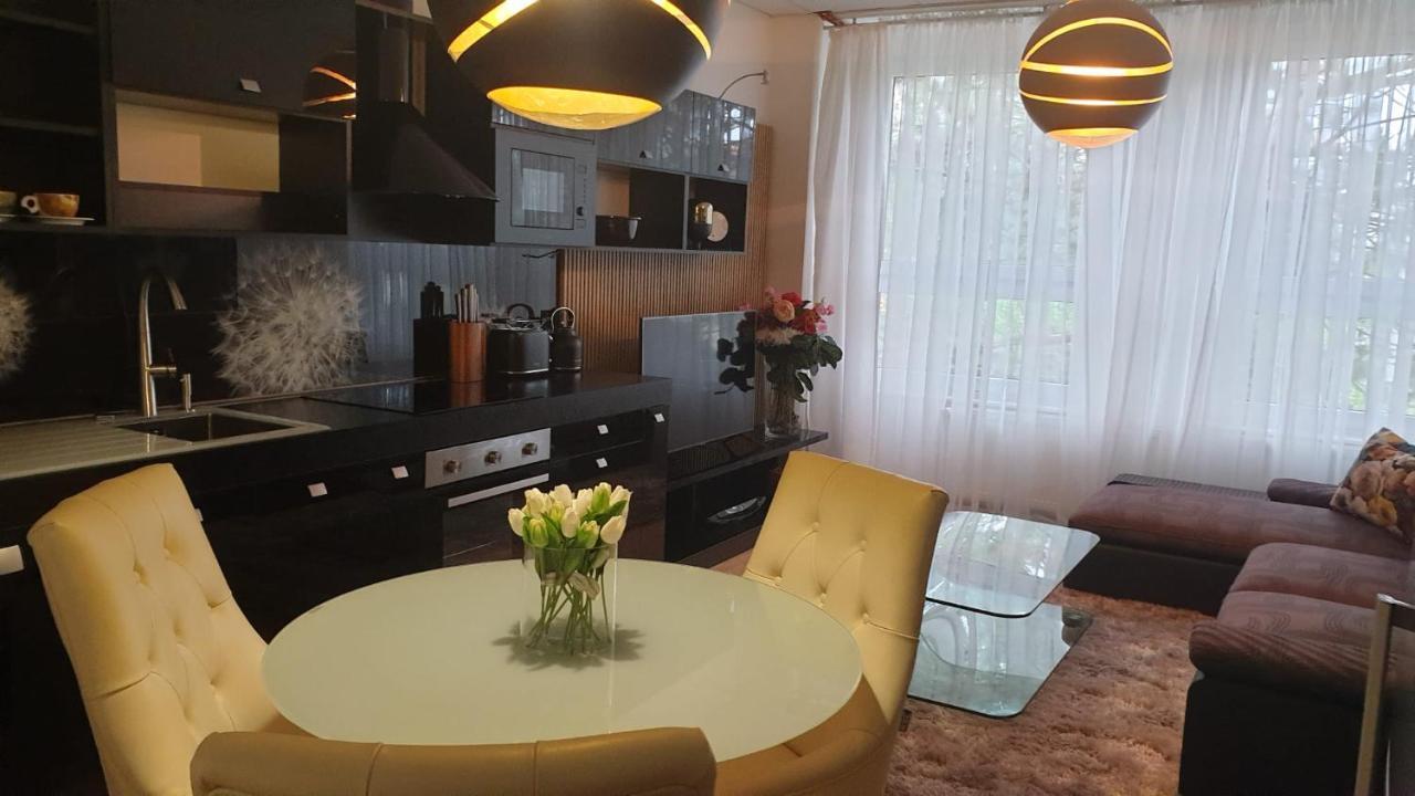 Kvetinovy Apartman A3B V Chomutove Buitenkant foto