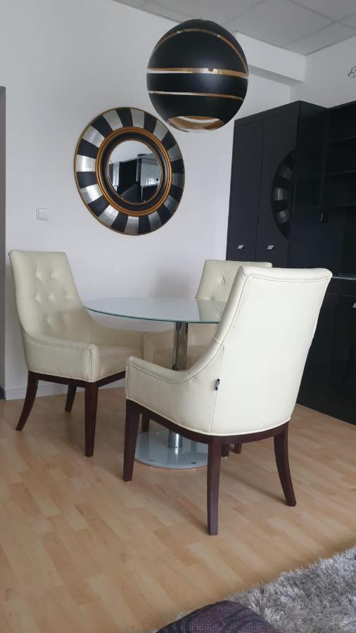 Kvetinovy Apartman A3B V Chomutove Buitenkant foto