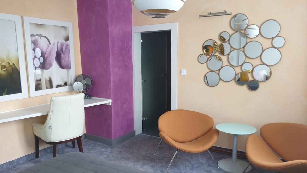 Kvetinovy Apartman A3B V Chomutove Buitenkant foto